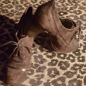 Reba Saga brown leather ankle boot size 8
